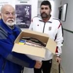 Entrega de libros para el Proyecto Ricardo Cabeza del Gurugú